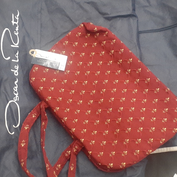 Oscar de la Renta Other - V-Day Gift Oscar De la Renta Red Cosmetics bag & garment bag travel storage 53"